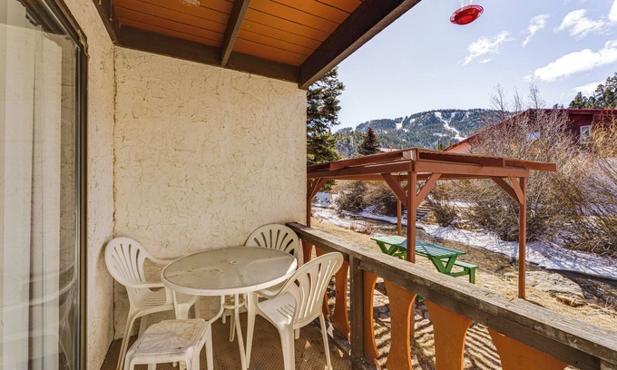 Red River Casa | < Half-Mi to Red River Ski Area: Townhome w/ Patio