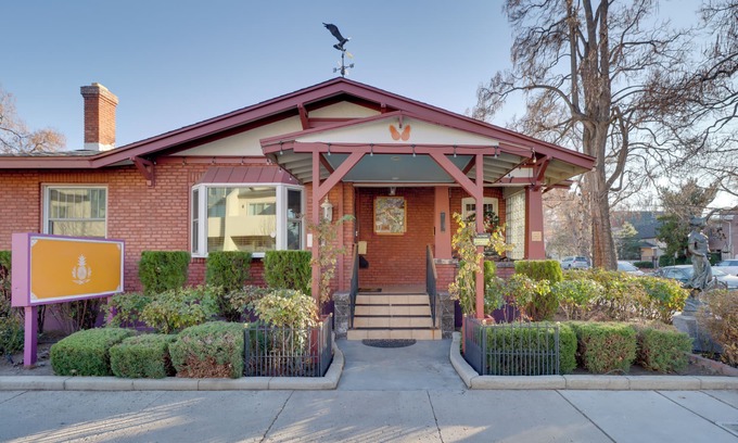Downtown Reno Cabaña | Half-mi to River Walk: 'rose Cottage' in Truckee!