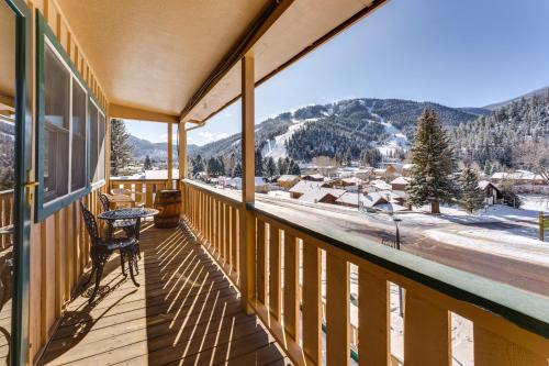 Red River Apartamento | half Mi to Skiing Red River Condo with Free Shuttle!