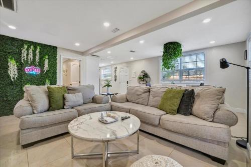 Old Seminole Heights Casa | Half Mile from ZooTampa Fun Vibe