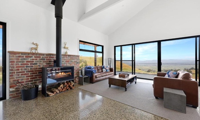 Barwite Casa | Half Mile High - Merrijig - Sleeps 10