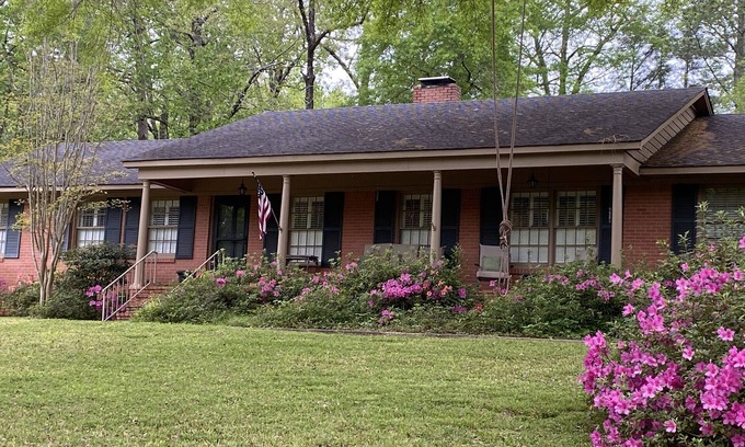 Starkville Casa | Half Mile to MSU Campus-3 Bed/2Bath Ranch in Cozy Neighborhood!
