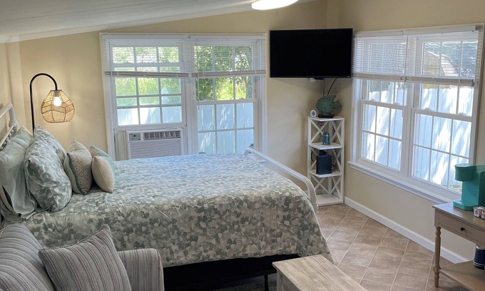 Holly Ridge Apartamento | Half Shell Guest House - Dock - Free Kayaks - Surf City - Waterfront access