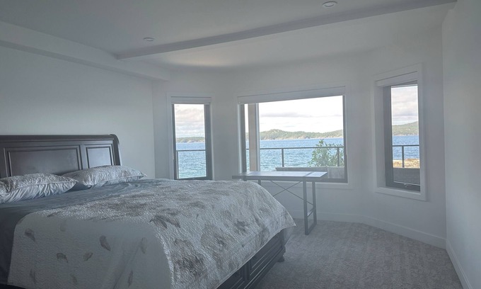 Halfmoon Bay Casa | Halfmoon bay 2-bedroom waterfront house with kayak access to island