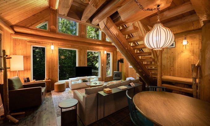 Ucluelet Cabina | Halfmoon Cottage I Nature Escape I Hot Tub I Pets