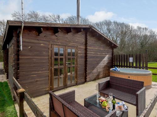 Kneesall Casa | Halfmoon Wood - Ukc2194