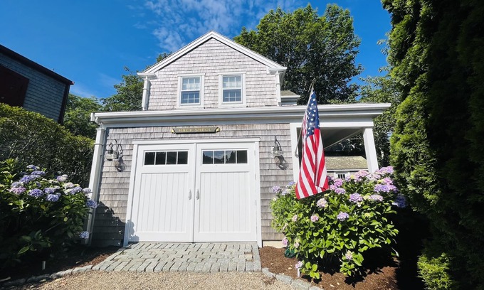 Nantucket Town Cabaña | HALFSHELL- Encantadora casa de campo de 1 habitación en la ciudad