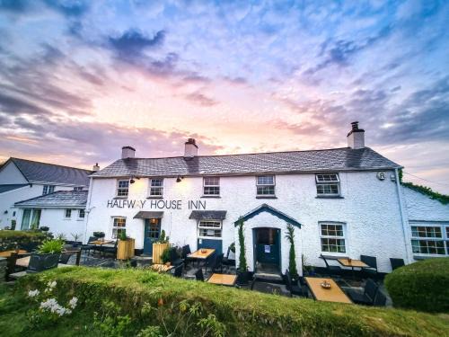 Winnard's Perch Hotel | Halfway House Inn