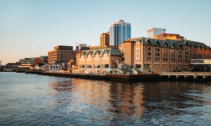 Downtown Halifax Hotel | Halifax Marriott Harbourfront Hotel