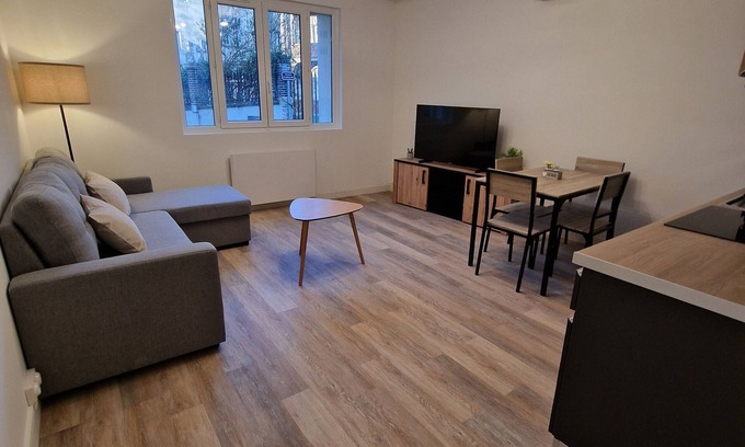 Chateaudun Apartamento | Halte Douillette au Cœur de la Ville