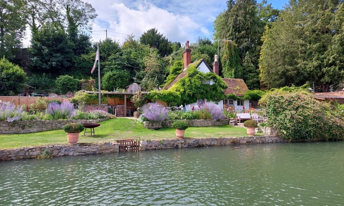 Bursledon Cabaña | Hamble Riverside Cottage - Luxury Cottages