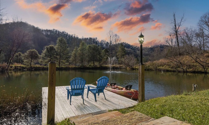 Mars Hill Casa | Hamersmith Hollow Retreat by AvantStay | Mountain Views