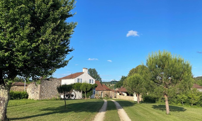 Cuzorn Cabaña | Hamlet of 2 Gites, private gardens, large pool, historic and tranquil