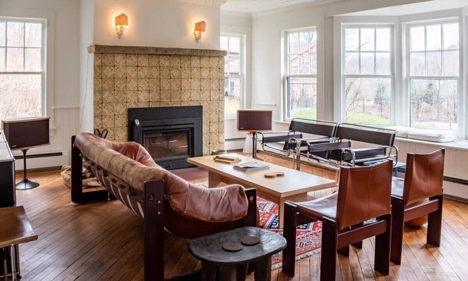 Livingston Manor Casa | Hamlin House - Chic Farmhouse in Livingston Manor
