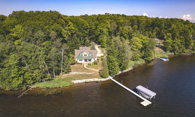 Free Soil Casa | Hamlin Lake Retreat: Spacious Stay for Groups!