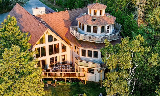 Idlewild Casa | Hammarstrom House - Private Waterfront and Hot Tub