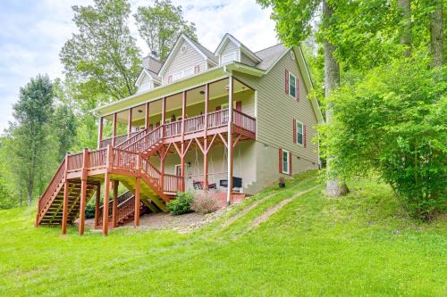 Murphy Casa | Hammocks and Forest Views Creekside Murphy Retreat