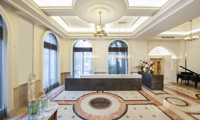 Zhongshan Hotel | Hamp Court Palace Taipei