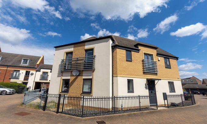 Peterborough Casa | Hampton Haven - Quiet get away in the heart of Hampton with private parking