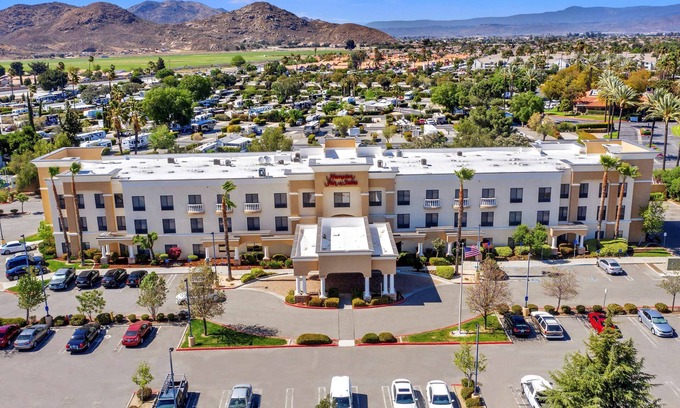 Hemet Hotel | Hampton Inn And Suites Hemet