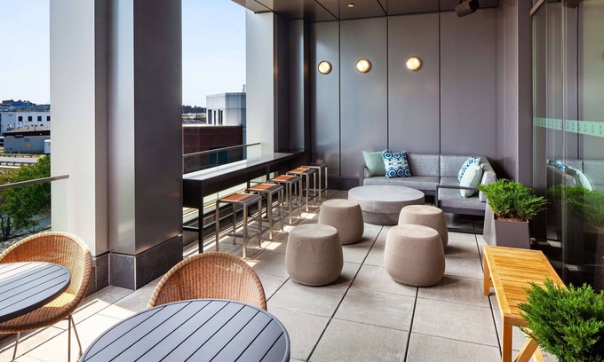D Street - West Broadway Hotel | Hampton Inn Boston Seaport District