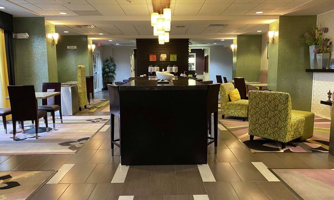 New Llano Hotel | Hampton Inn by Hilton Leesville Fort Johnson