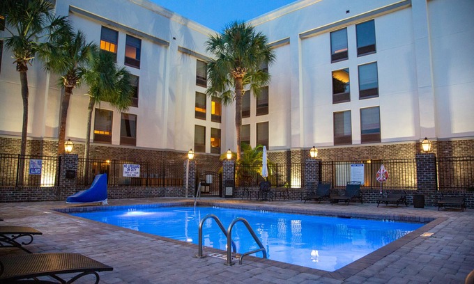 Charleston Hotel | Hampton Inn Charleston/Mount Pleasant-Patriots Point