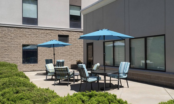 Kingmont Hotel | Hampton Inn Fairmont