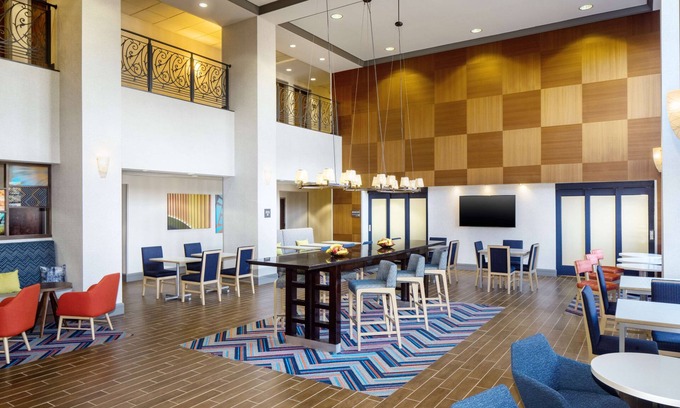East Garden City Hotel | Hampton Inn Garden City Long Island