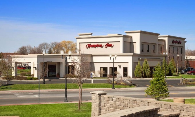 Geneva Hotel | Hampton Inn Geneva