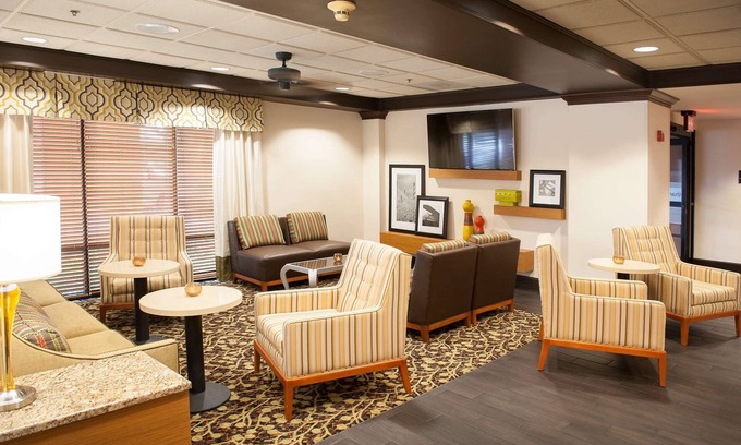 Northeast Pensacola Hotel | Hampton Inn Pensacola-Airport (Cordova Mall Area)