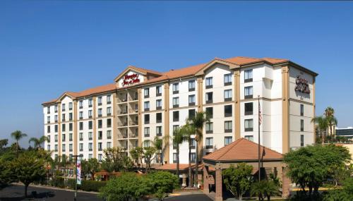 Anaheim Resort Hotel | Hampton Inn & Suites Anaheim Garden Grove