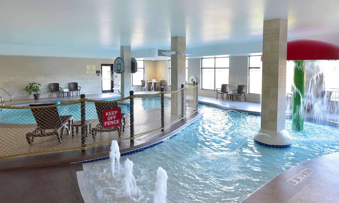 Lake Delton Hotel | Hampton Inn & Suites at Wisconsin Dells Lake Delton
