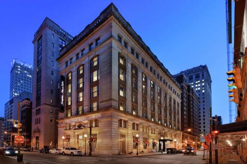Downtown Baltimore Hotel | Hampton Inn & Suites Baltimore Inner Harbor