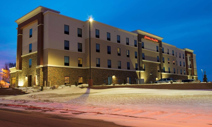 Bismarck Hotel | Hampton Inn & Suites Bismarck Northwest