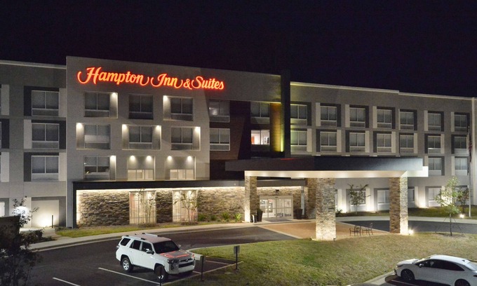 Paw Creek Hotel | Hampton Inn & Suites by HIlton Charlotte North I 485