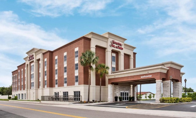 Caloosahatchee Hotel | Hampton Inn & Suites Cape Coral/Fort Myers