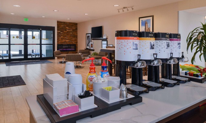 Highland Hotel | Hampton Inn & Suites Denver-Speer Boulevard