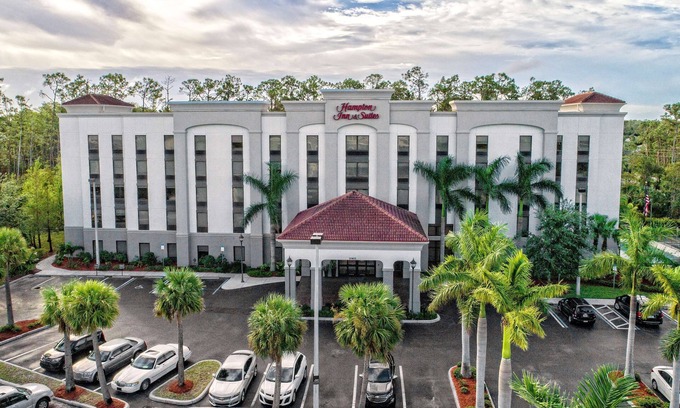 Estero Hotel | Hampton Inn & Suites Fort Myers-Estero/FGCU