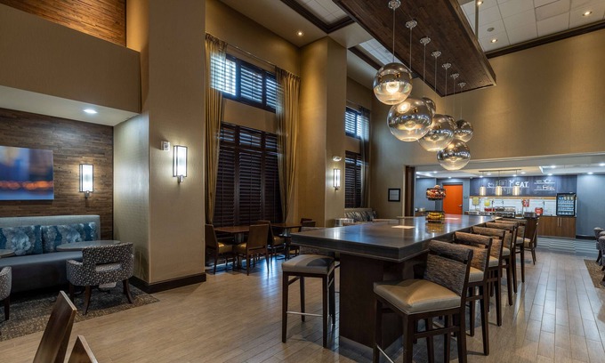 Greensboro Hotel | Hampton Inn & Suites Greensboro/Coliseum Area
