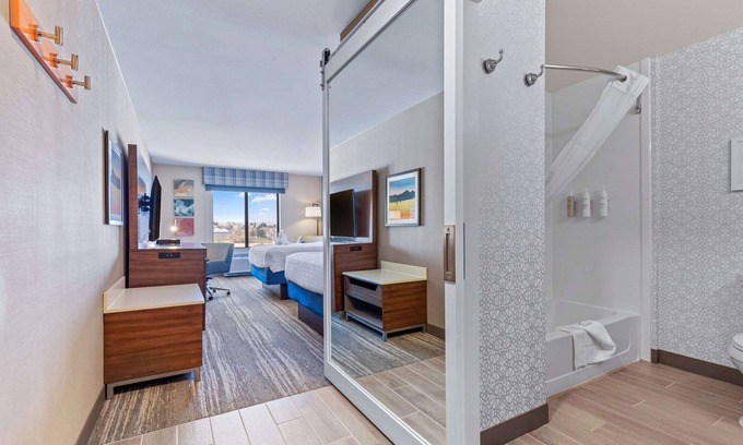 Greeley Hotel | Hampton Inn & Suites Greeley