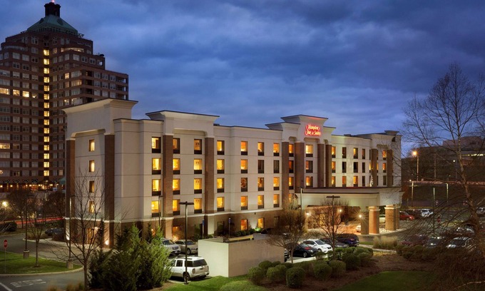 Hartford Hotel | Hampton Inn & Suites Hartford/East Hartford