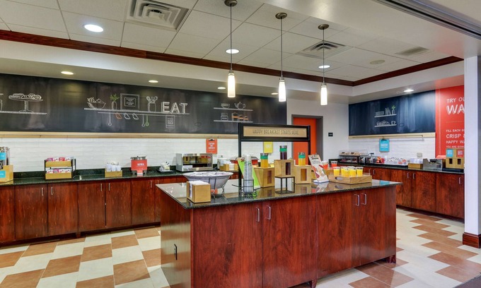 West Newton Hotel | Hampton Inn & Suites Indianapolis-Airport