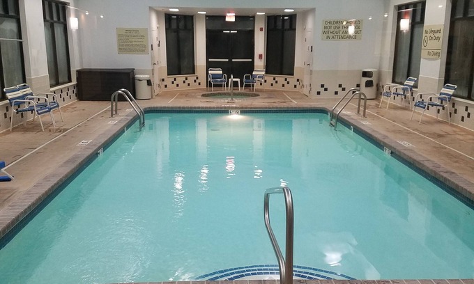 Merriam Hotel | Hampton Inn & Suites Kansas City-Merriam