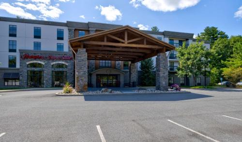 Lake George Hotel | Hampton Inn & Suites Lake George