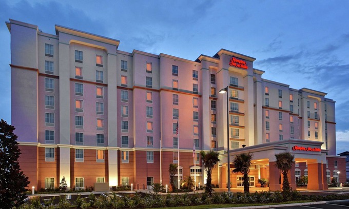 Airport North Hotel | Hampton Inn & Suites Orlando Airport @ Gateway Village