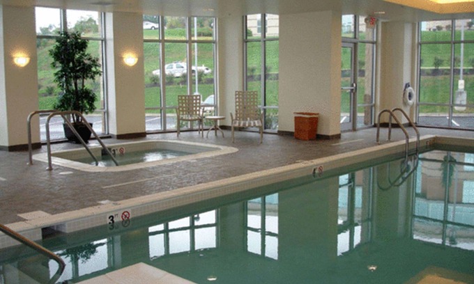 Strabane Hotel | Hampton Inn & Suites Pittsburgh-Meadow Lands