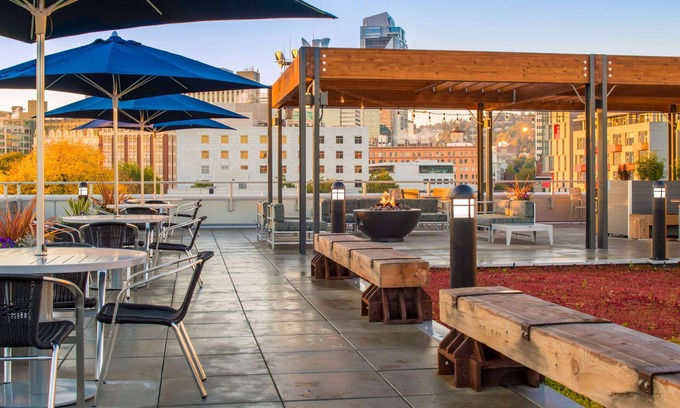 Pearl District Hotel | Hampton Inn & Suites Portland-Pearl District