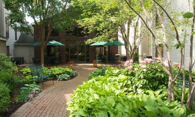 Victor Hotel | Hampton Inn & Suites Rochester/Victor