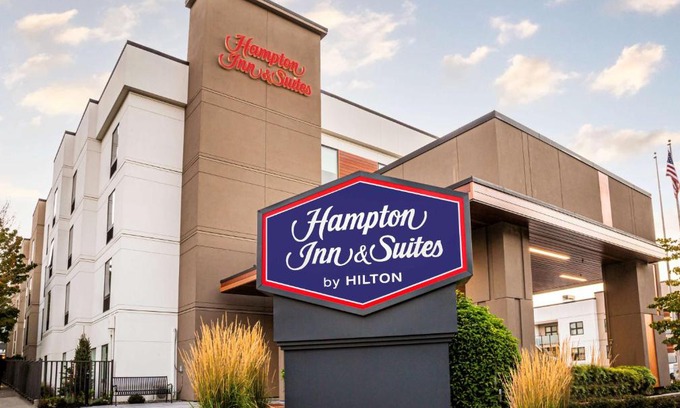 Lower Queen Anne Hotel | Hampton Inn & Suites Seattle-Downtown
